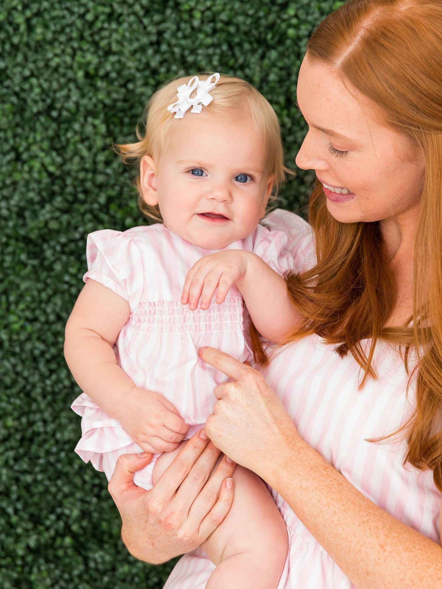 Girls White Small Bow Clip Set: White / One Size