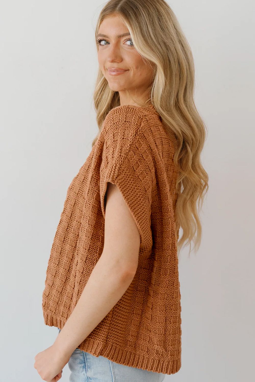 Round Neck Sleeve Sweater Vest