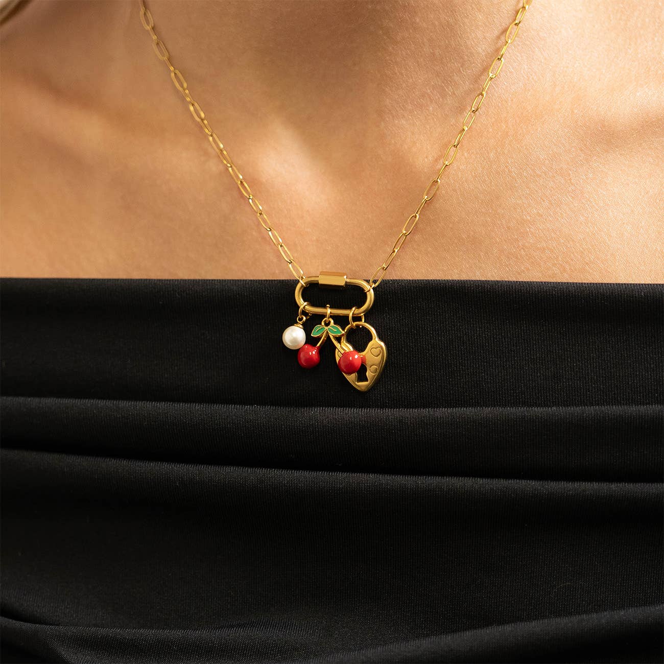 8mm Glass Pearl Charms: Kiska / Gold