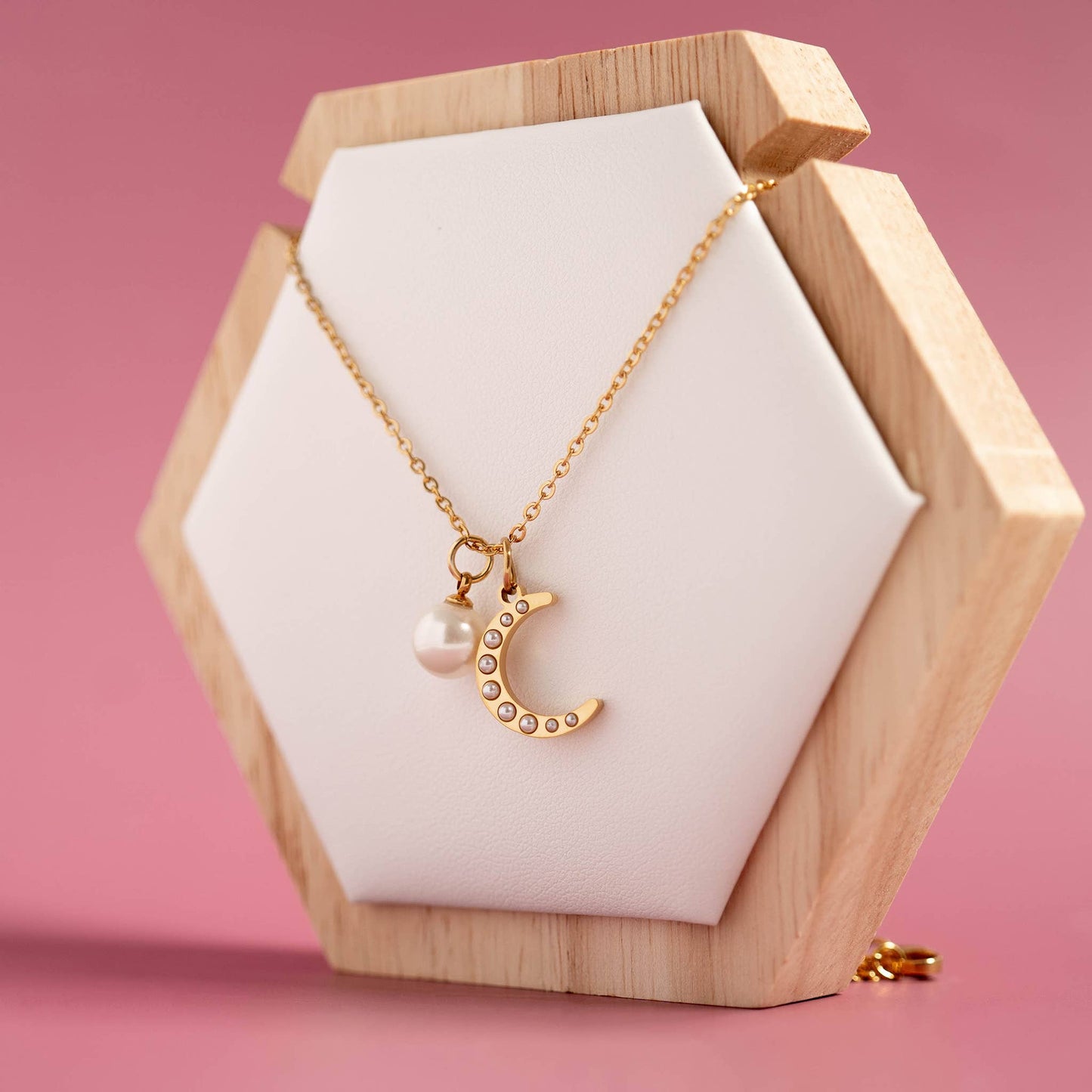 8mm Glass Pearl Charms: Kiska / Gold
