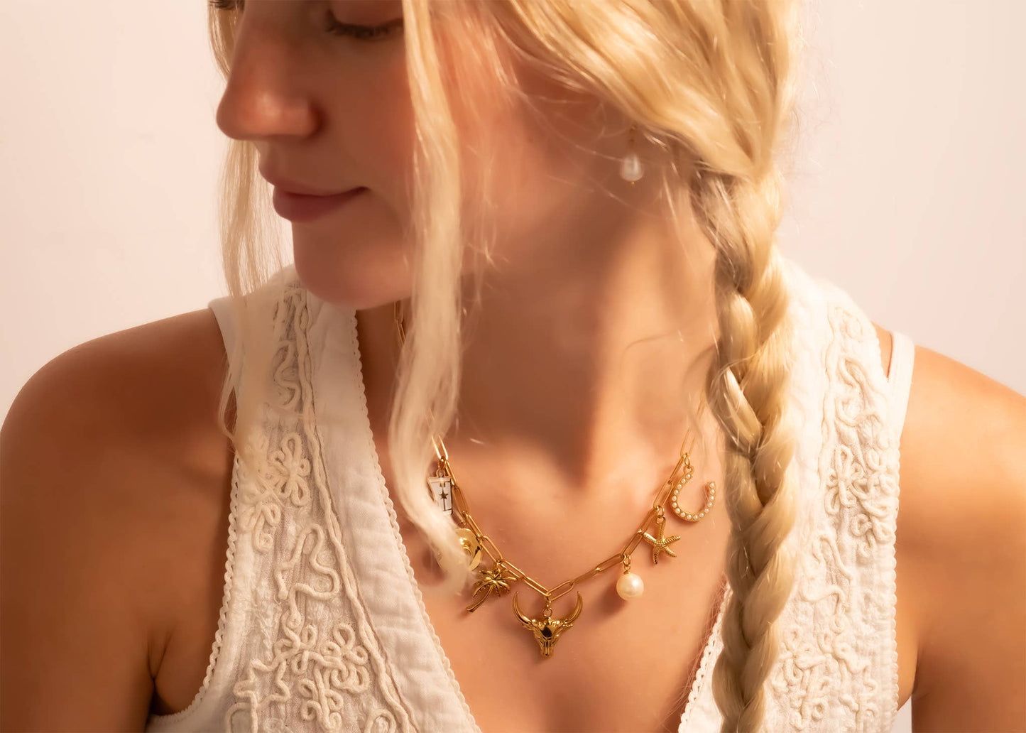 8mm Glass Pearl Charms: Kiska / Gold