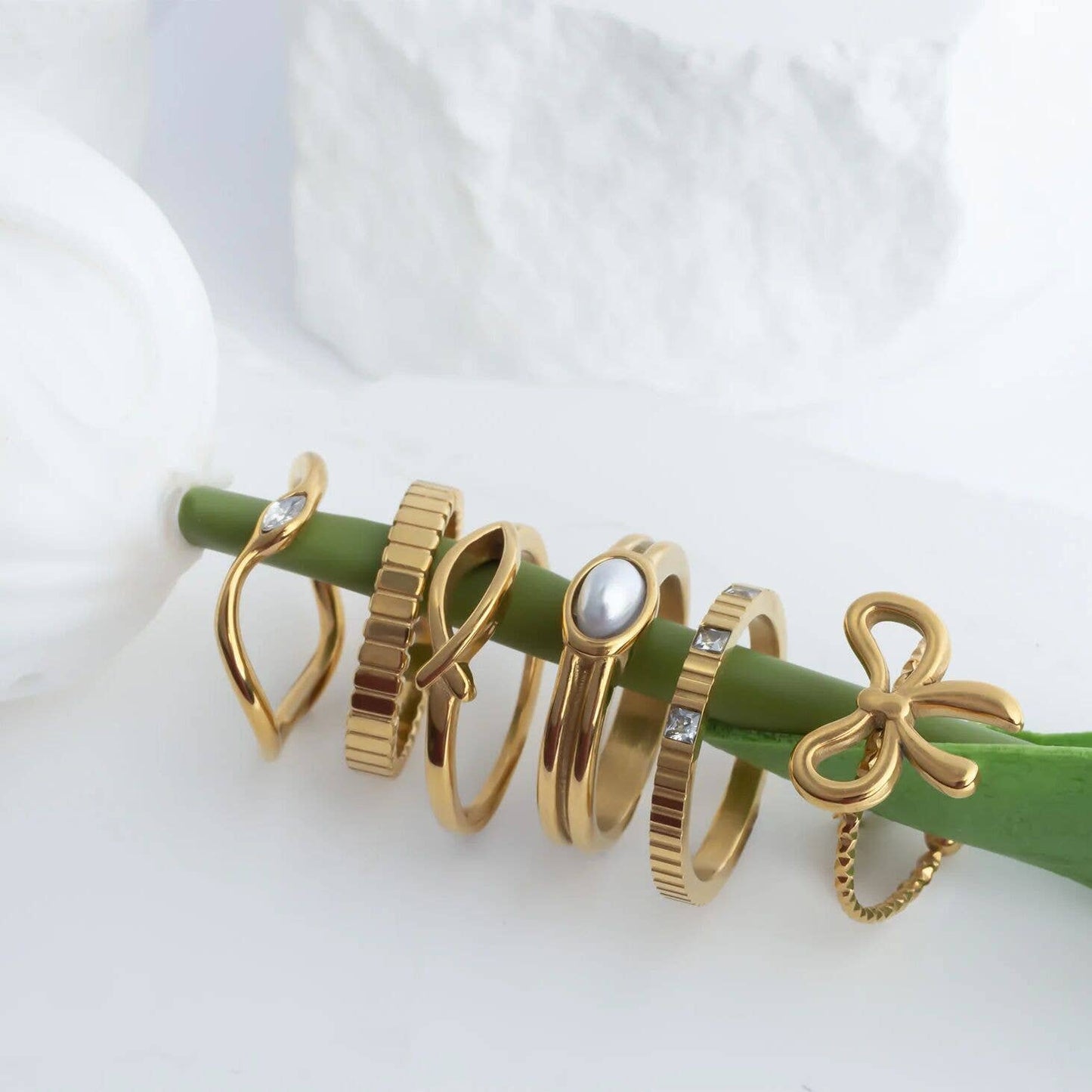 18K Gold PVD Stainless Steel Pearl Statement Ring: Gold / 7