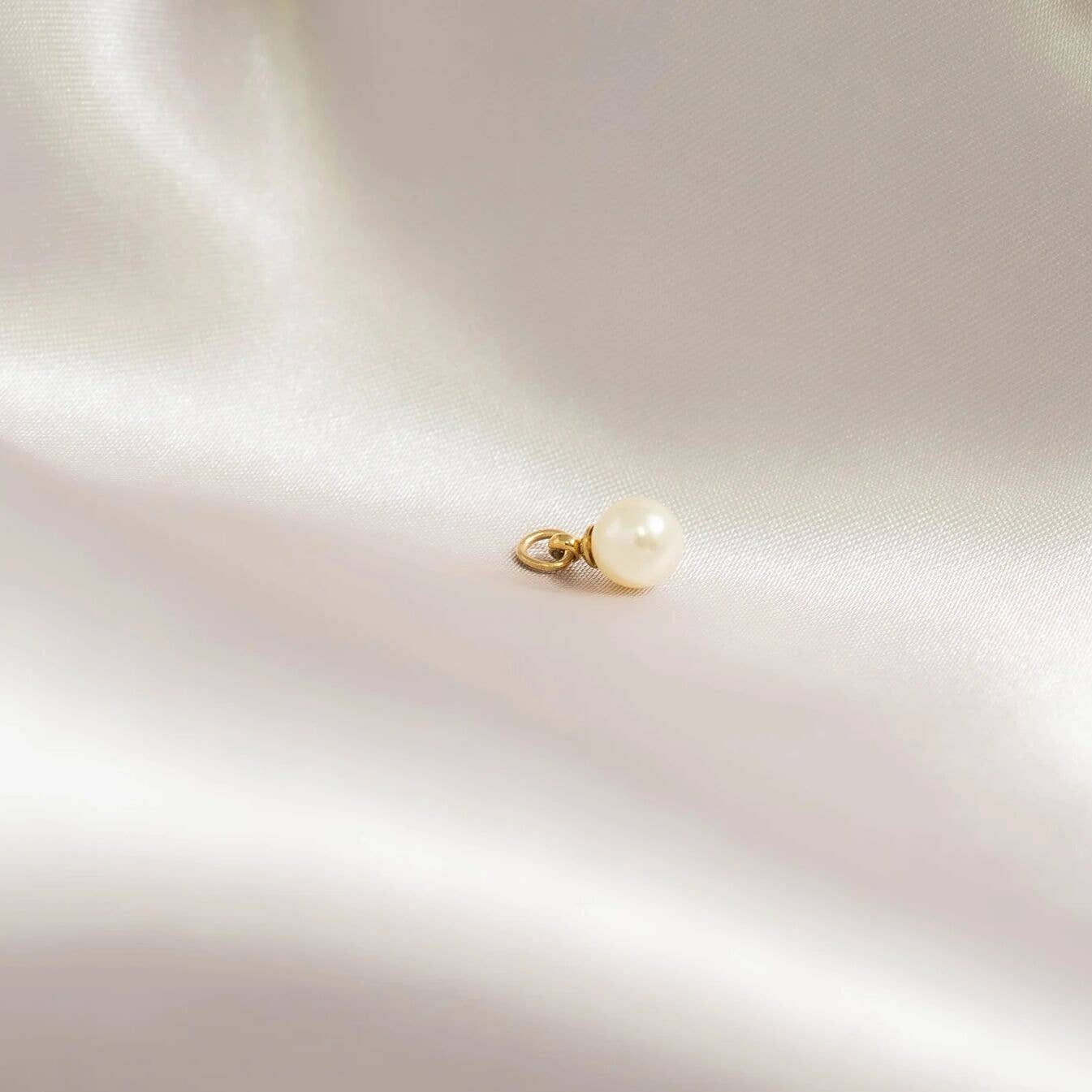 8mm Glass Pearl Charms: Kiska / Gold