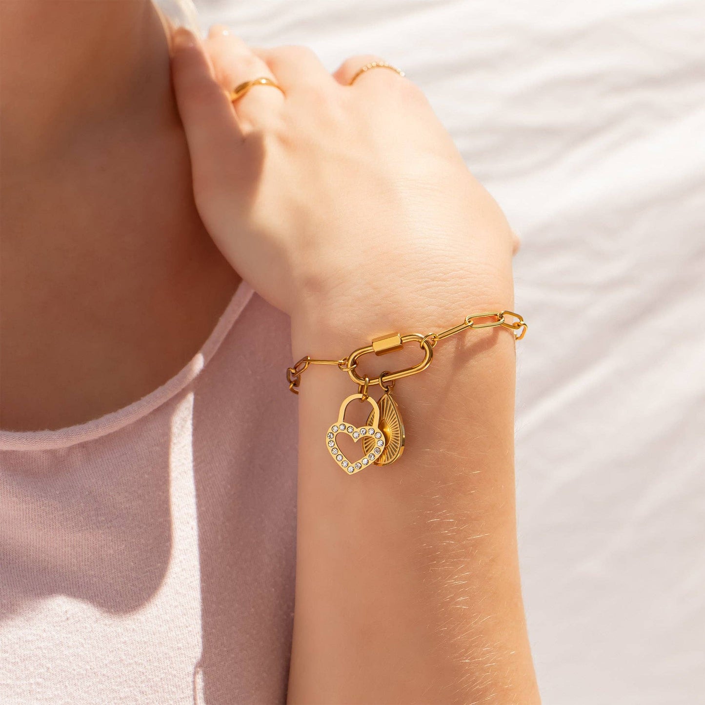 18K Gold PVD Stainless Steel Paperclip Carabiner Bracelet: Gold